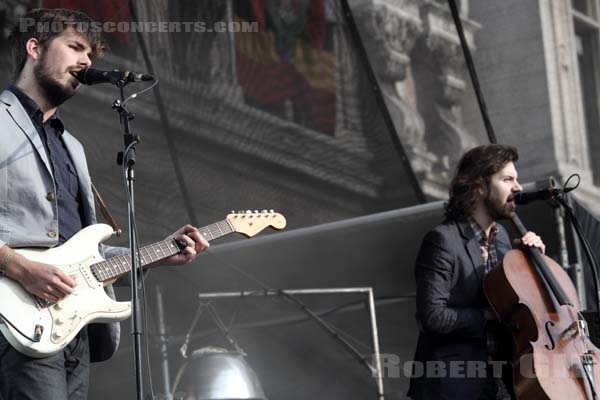 REVOLVER - 2012-07-21 - PARIS - Parvis de l'Hotel de Ville - 